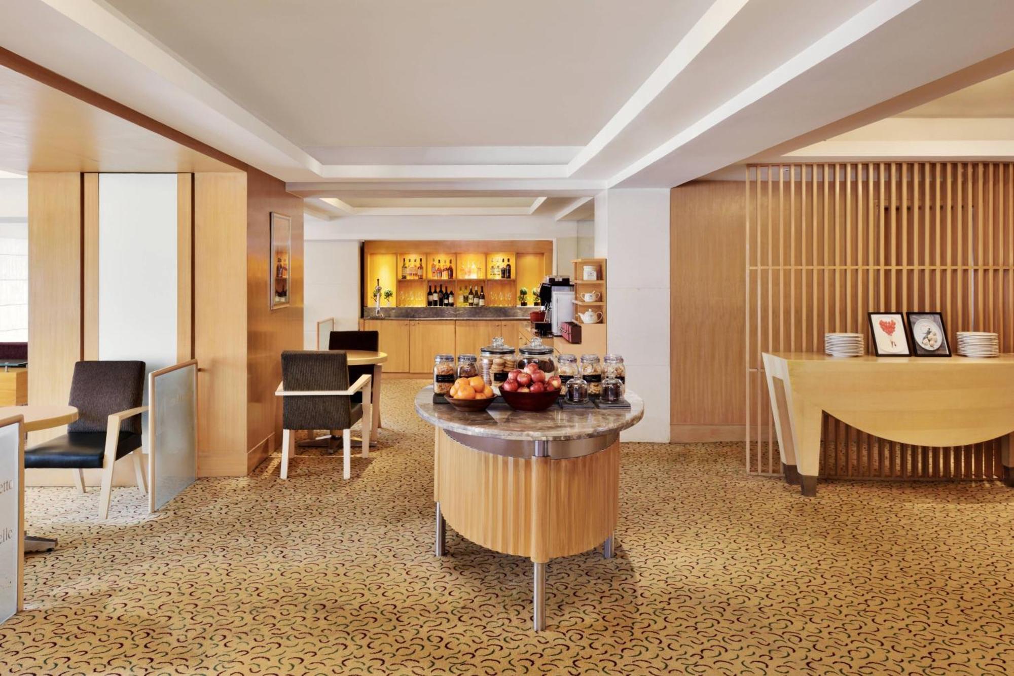 Courtyard By Marriott Chennai Hotell Exteriör bild
