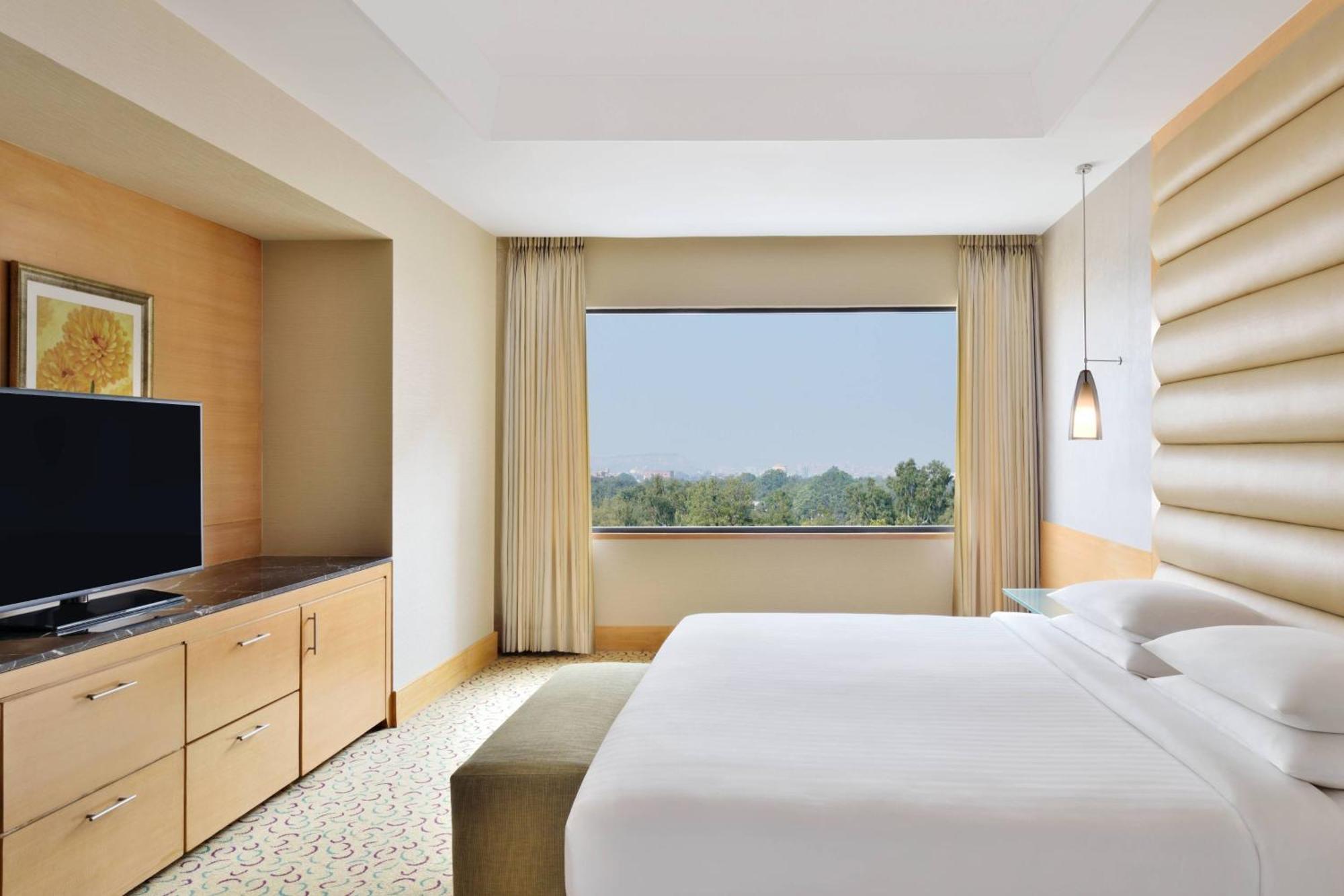 Courtyard By Marriott Chennai Hotell Exteriör bild