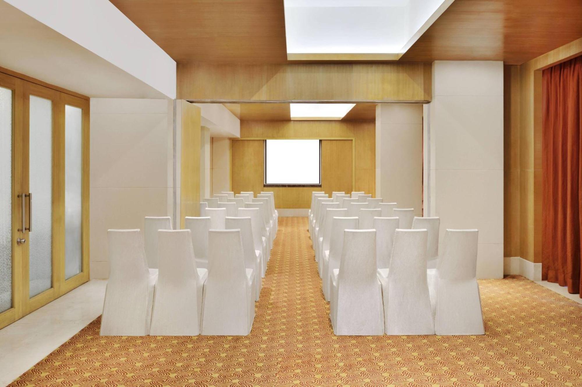 Courtyard By Marriott Chennai Hotell Exteriör bild