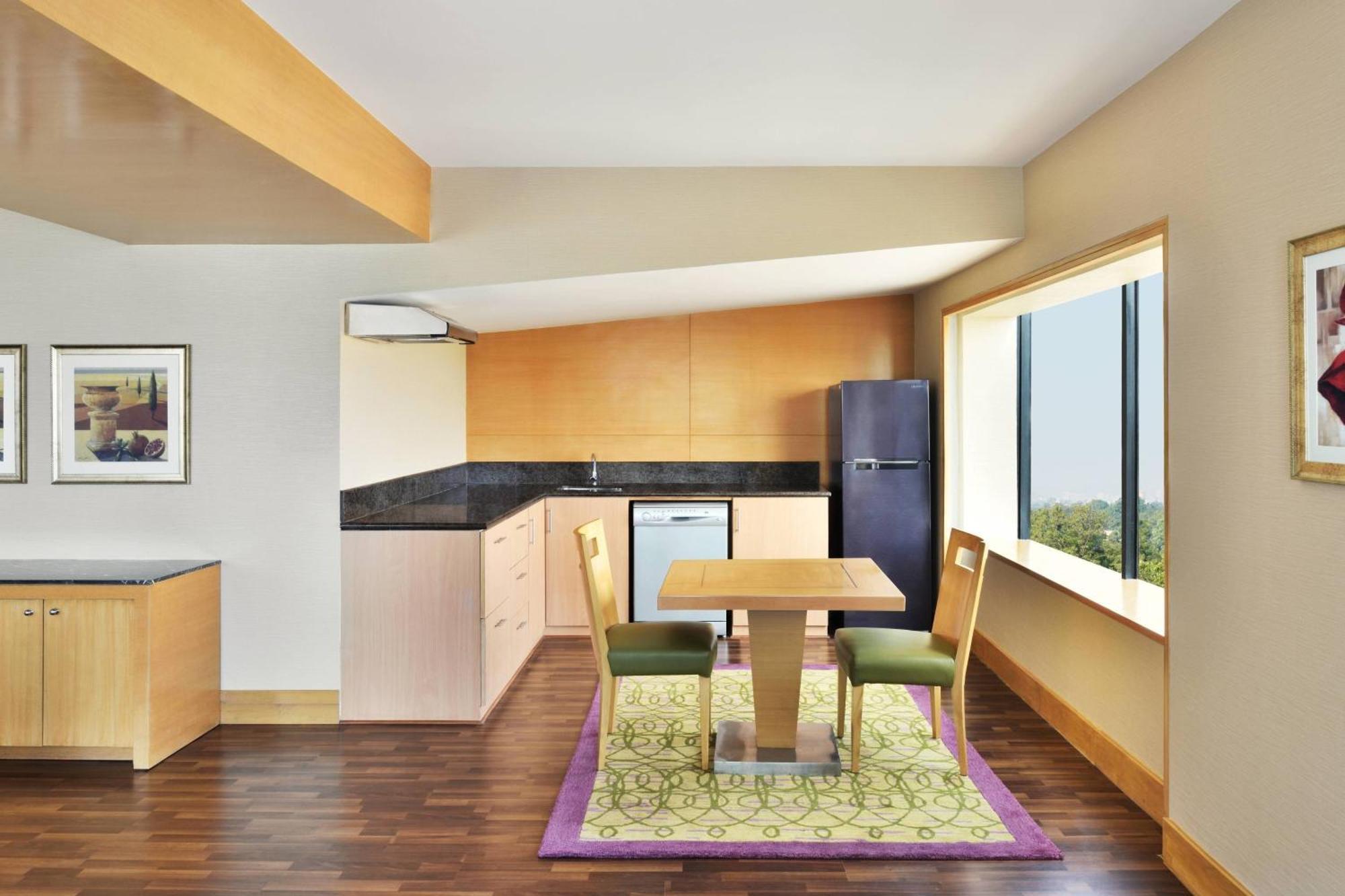 Courtyard By Marriott Chennai Hotell Exteriör bild