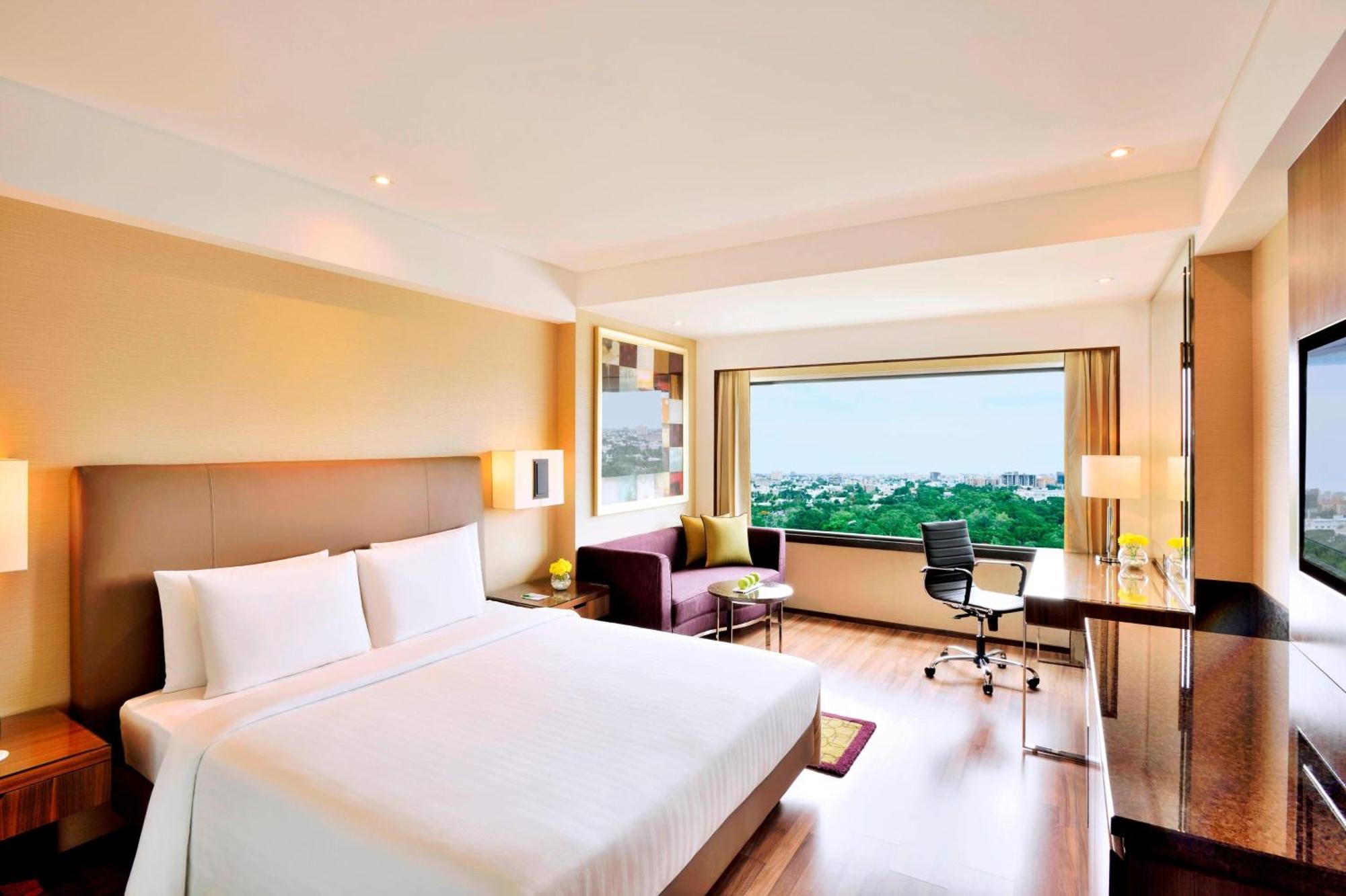Courtyard By Marriott Chennai Hotell Exteriör bild