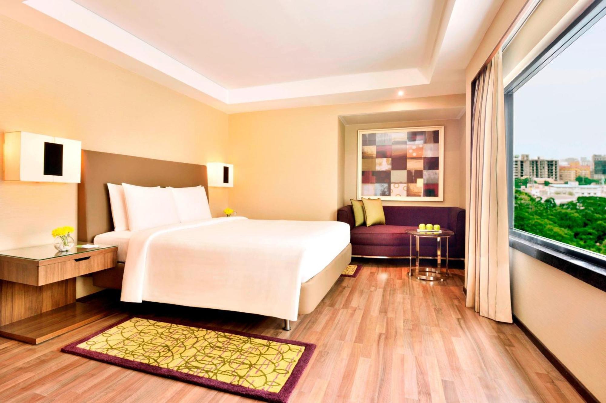 Courtyard By Marriott Chennai Hotell Exteriör bild