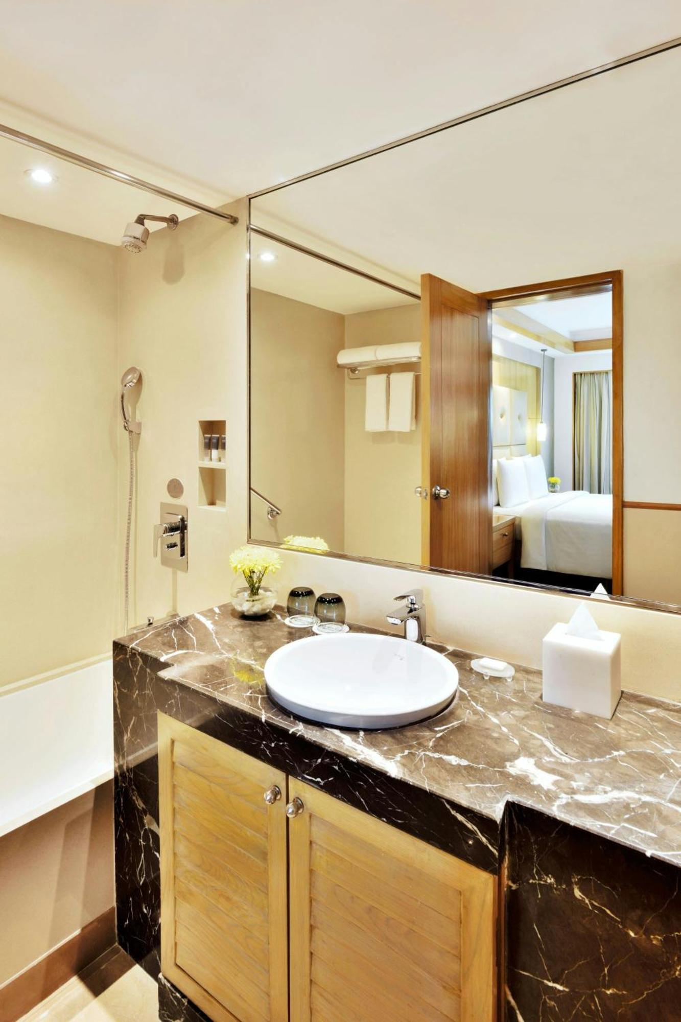 Courtyard By Marriott Chennai Hotell Exteriör bild