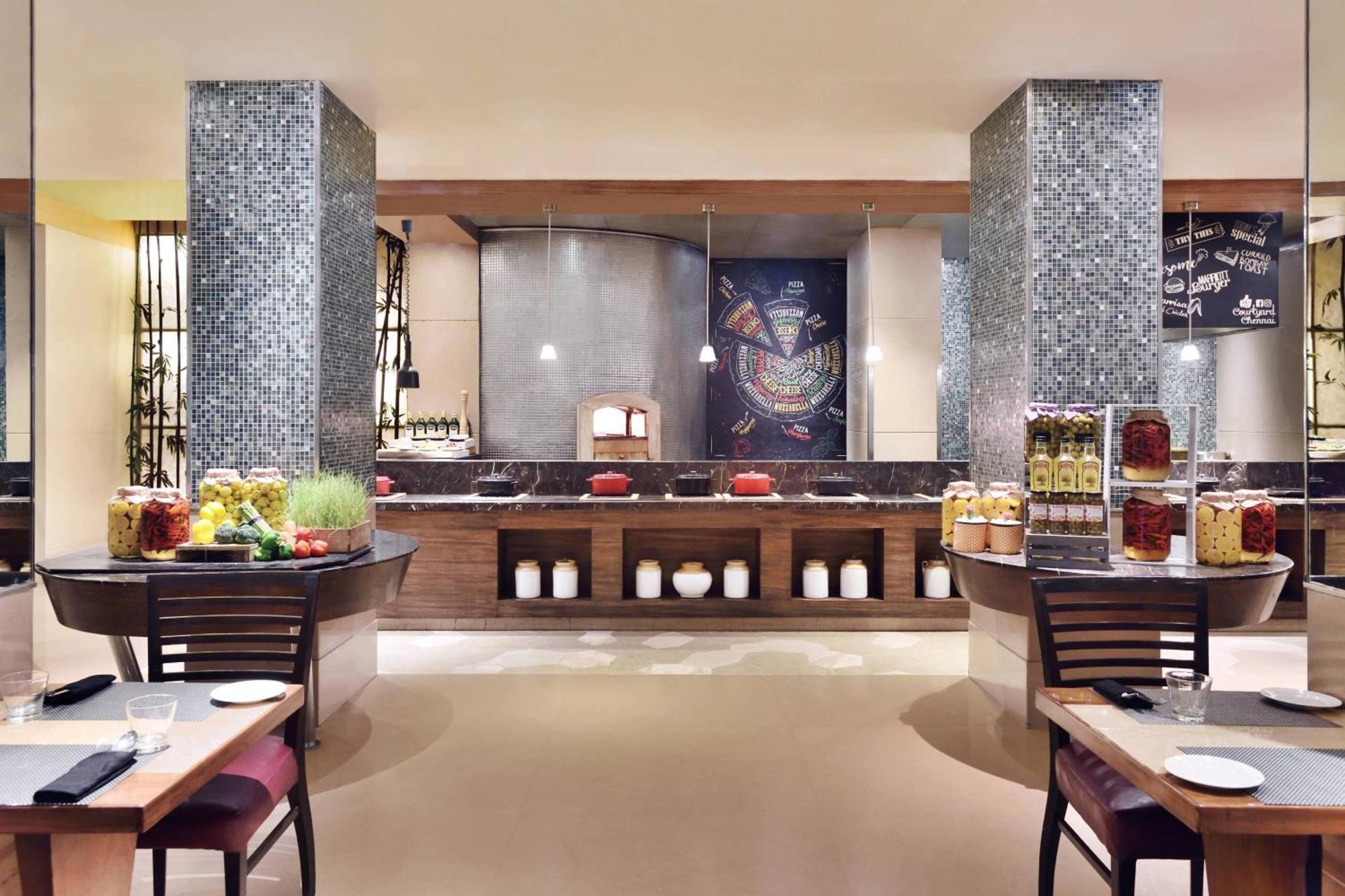Courtyard By Marriott Chennai Hotell Exteriör bild