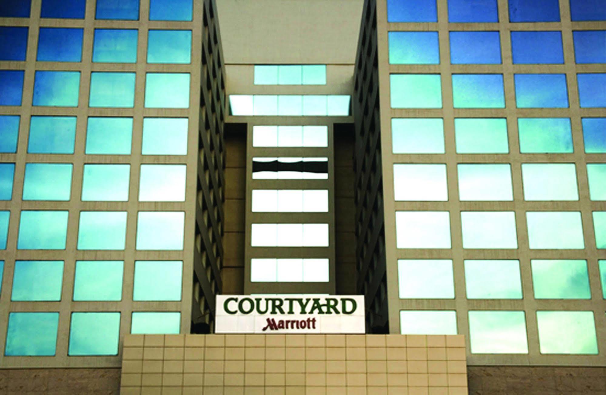 Courtyard By Marriott Chennai Hotell Exteriör bild